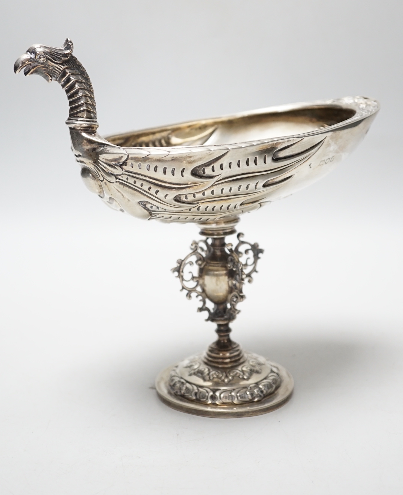 A late Victorian silver bird shaped sweetmeat tazze, J?, London, 1896, height 19.8cm, 12.8oz.